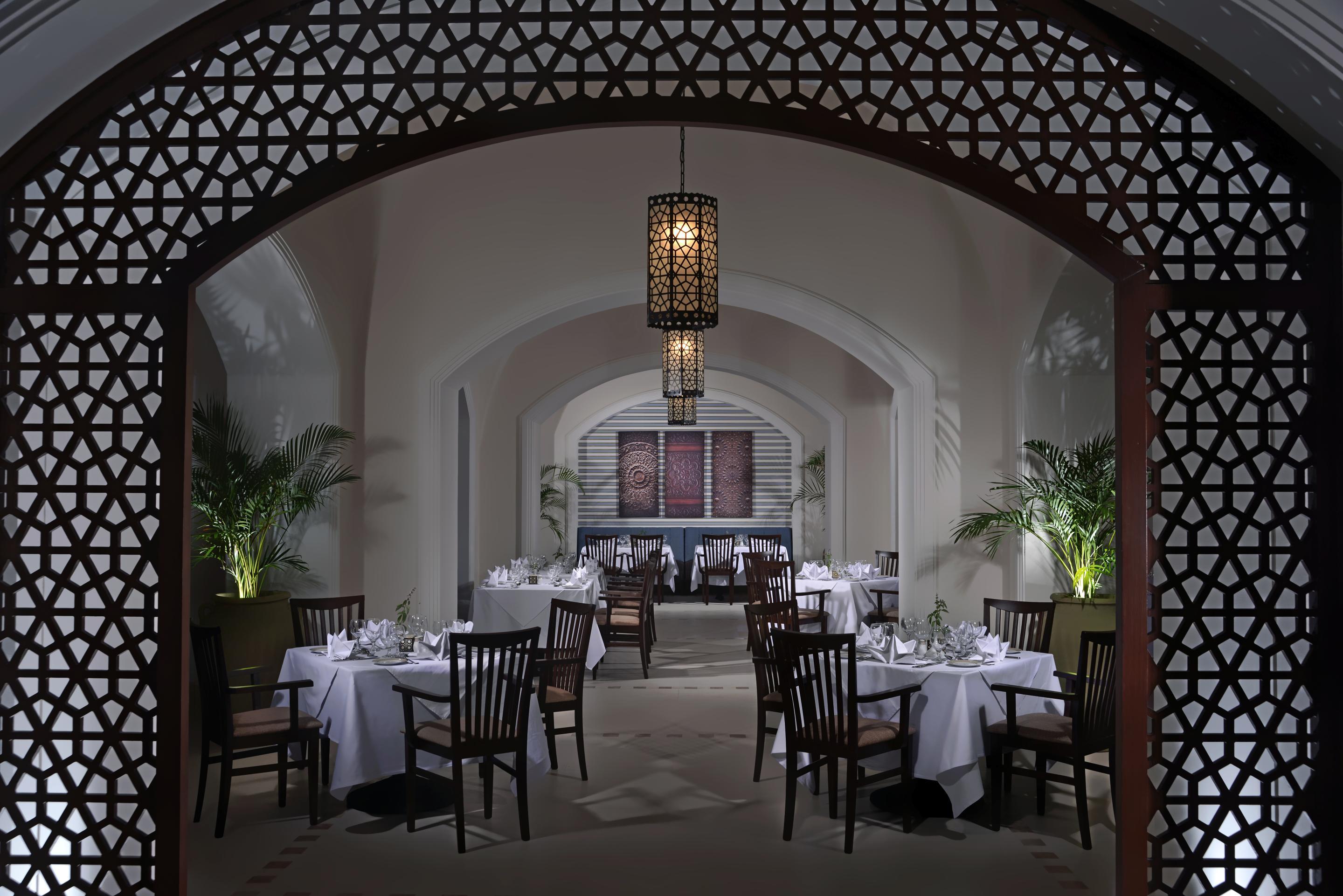 Steigenberger Alcazar Hotel Sarm es-Sejk Kültér fotó The restaurant at the Taj Mahal Palace