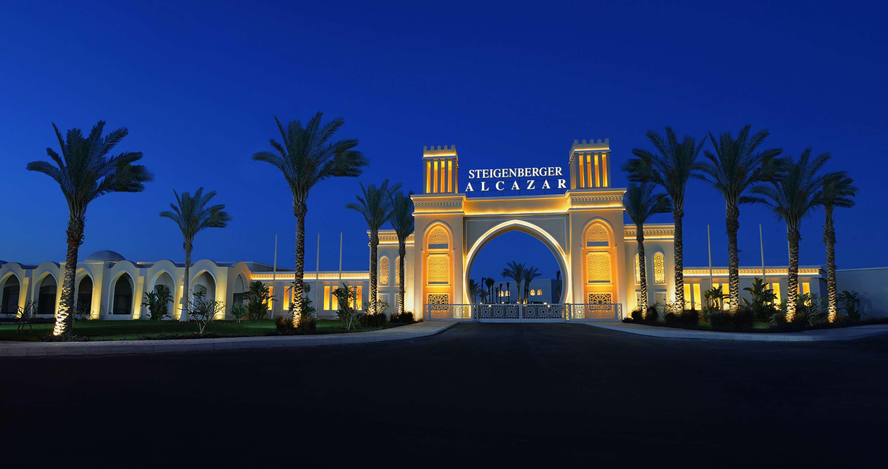 Steigenberger Alcazar Hotel Sarm es-Sejk Kültér fotó Entrance of the resort